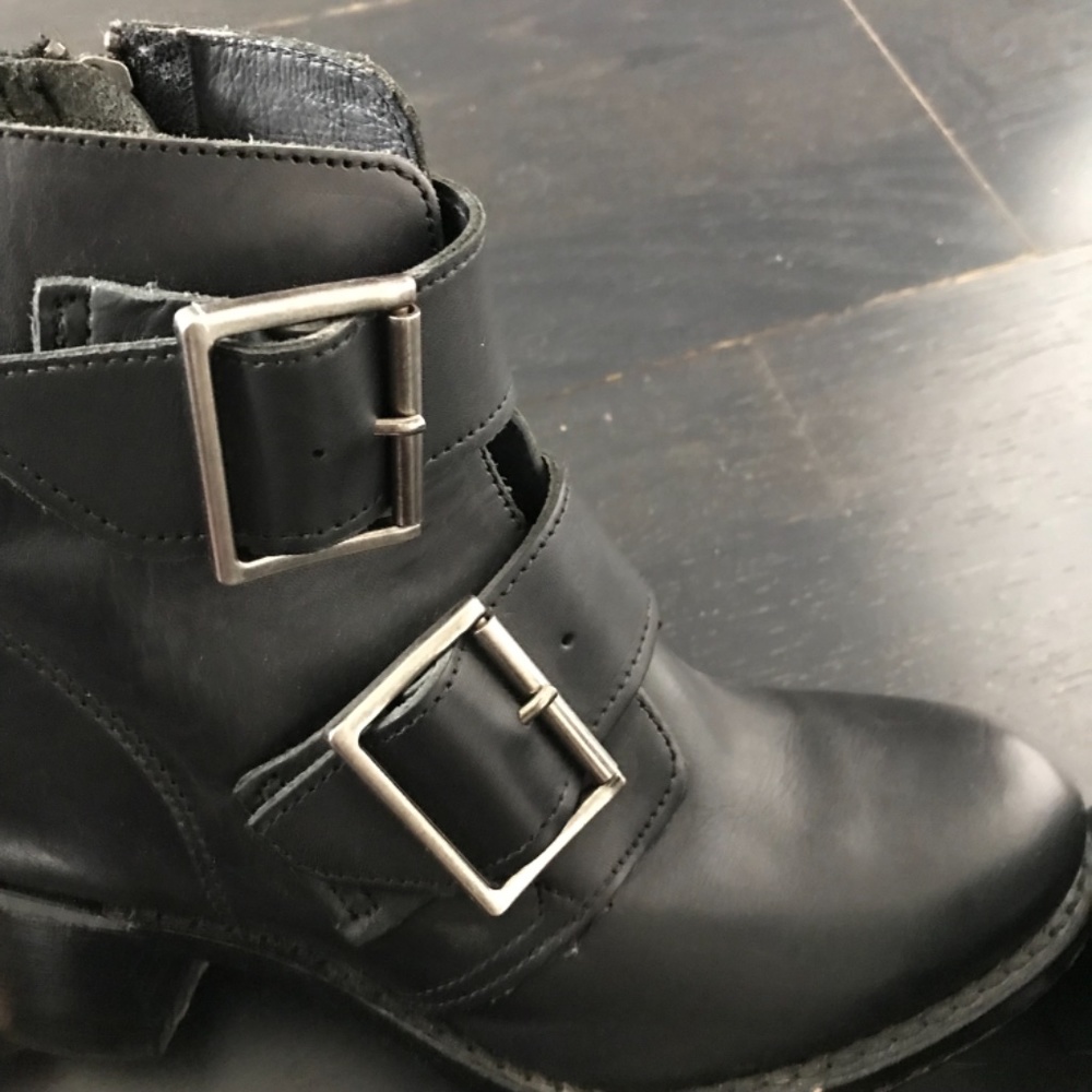 Price to sell ** Frye Sabrina Black Leather Ankle Moto Boot Size 9 Women’s - Picture 4 of 8